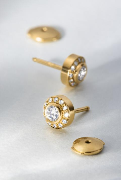 Earrings with 0.52ct Round Diamond in Yellow Gold Bezel Setting - Redline - 0++