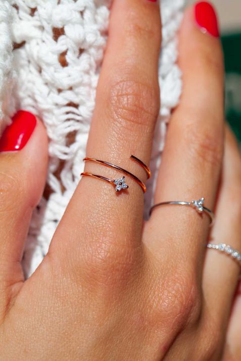 Ring with 0.042ct Round Diamond in Rose Gold Prong Setting - Redline - 0++