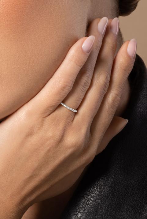 Bangle Ring with 0.346ct Round Diamond in White Gold Prong Setting - Redline - 0++