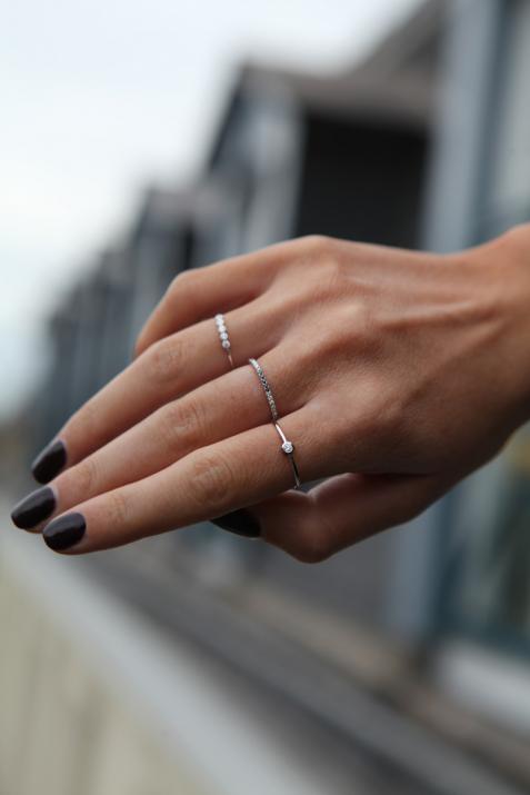 Bangle Ring with 0.05ct Round Diamond in White Gold Bezel Setting - Redline - 0++