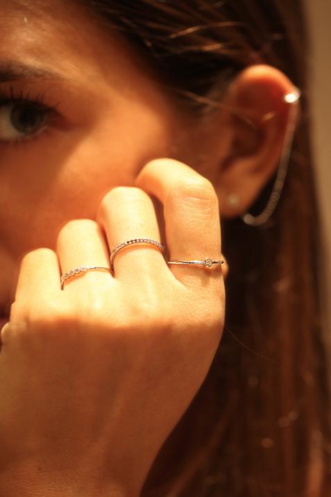 Bangle Ring with 0.05ct Round Diamond in White Gold Bezel Setting - Redline - 0++