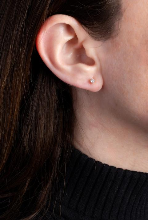 Earrings with 0.16ct Round Diamond in White Gold Prong Setting - Redline - 0++
