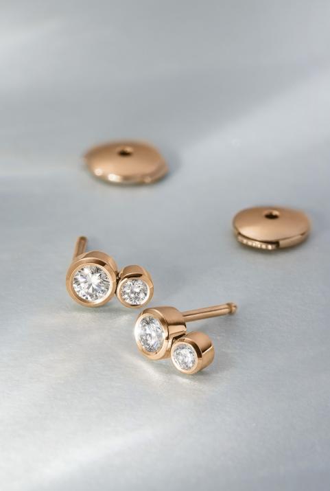 Earrings with 0.30ct Round Diamond in Rose Gold Bezel Setting - Redline - 0++