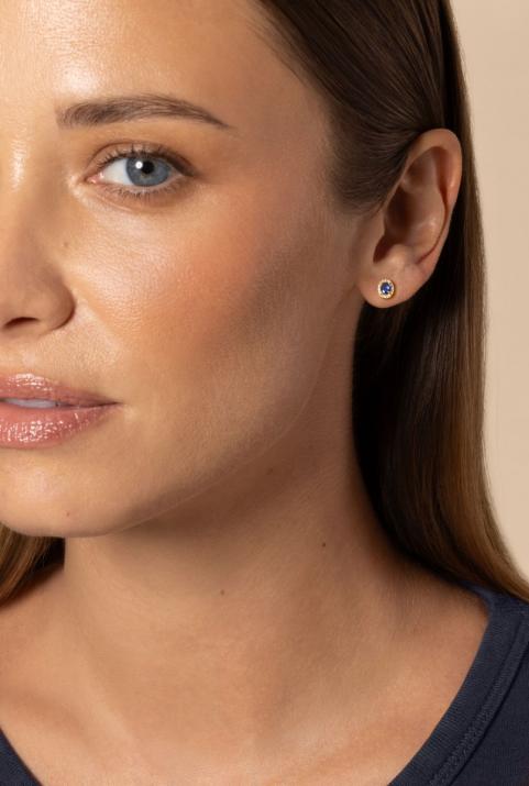 String Earrings with 0.11ct Round Diamond and Sapphirein Yellow Gold Prong Setting - Redline - 0++