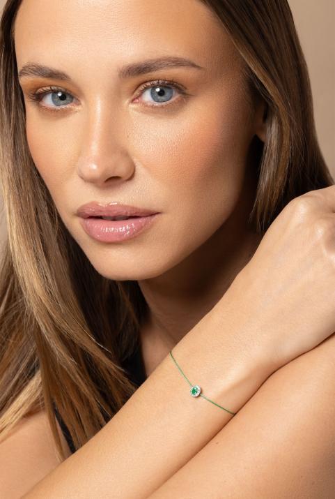 String Bracelet For Women with 0.06ct Oval Diamond and Emeraldin White Gold Prong Setting - Redline - 0++