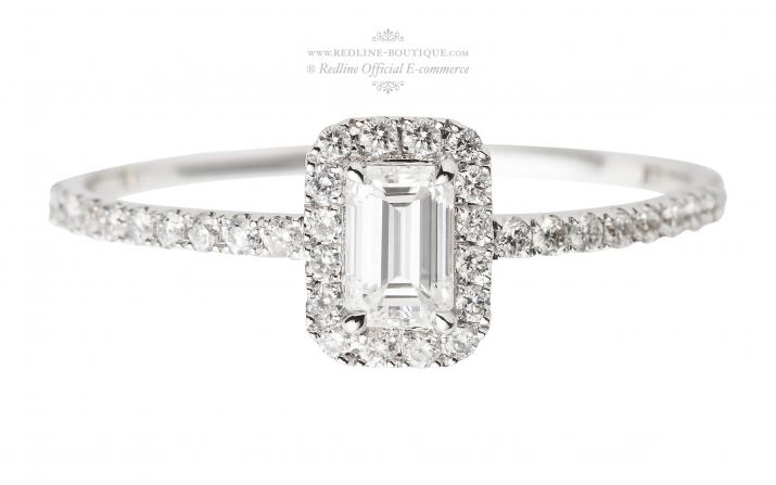 Ring with 0.45ct Princess Diamond in White Gold Prong Setting - Redline - 0++