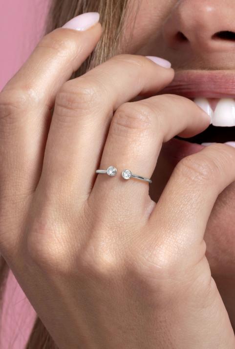 Ring with 0.10ct Round Diamond in White Gold Bezel Setting - Redline - 0++