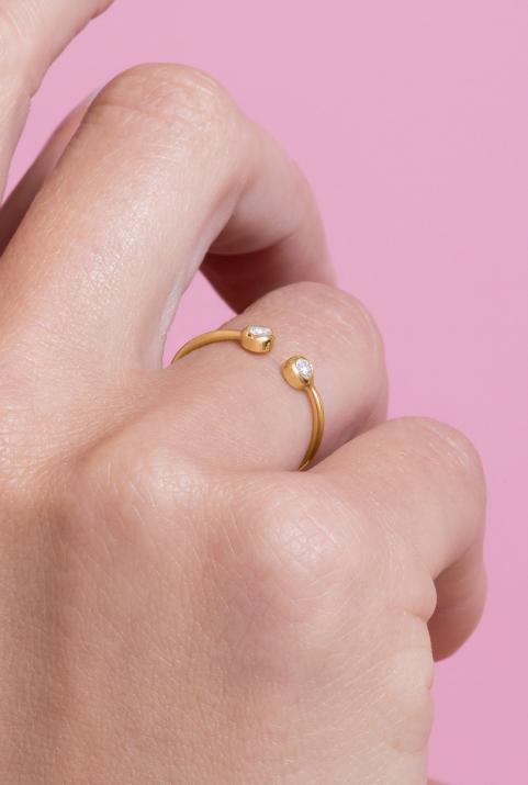 Ring with 0.10ct Round Diamond in Yellow Gold Bezel Setting - Redline - 0++