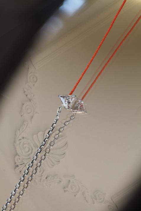 String-Chain Bracelet For Women with 0.20ct Trillion Diamond in White Gold Prong Setting - Redline - 0++