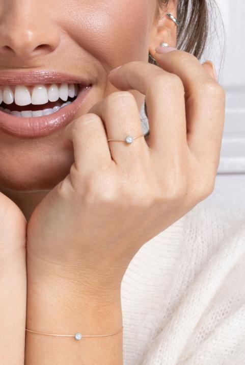 String Ring with 0.02ct Round Diamond in White Gold Bezel Setting - Redline - 0++