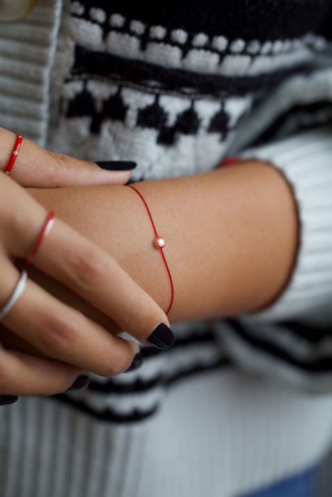 Браслет из проволоки с бриллиантовым безелем 0,10 карата в желтом золоте, украшенном красной эмалью - Redline - 0++