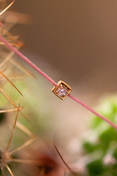 Браслет Amy с бриллиантовой проволокой 0,02 карата и квадратом из желтого золота - Redline - 0++