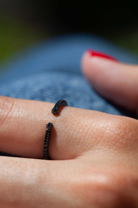 Ring with 0.29ct Round Black Diamond in Yellow Gold Prong Setting - Redline - 0++