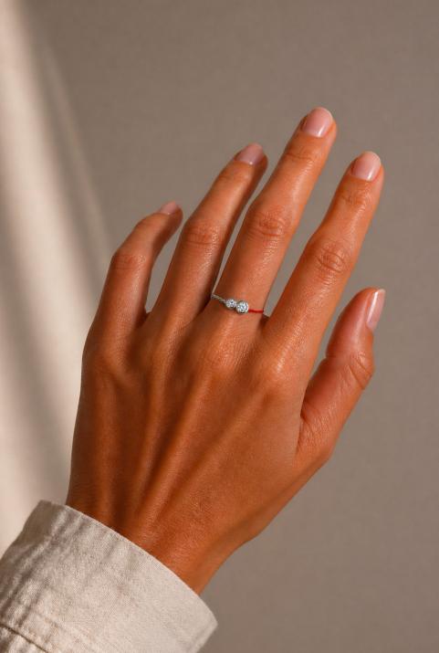 String Ring with 0.15ct Round Diamond in White Gold Bezel Setting - Redline - 0++