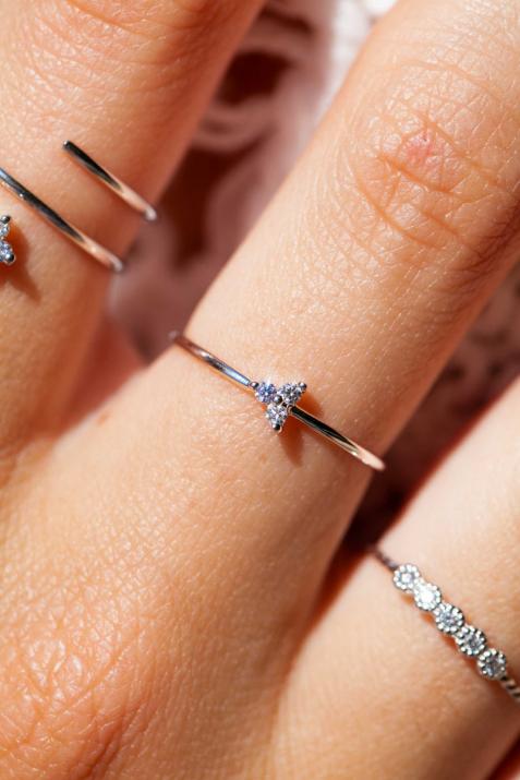 Ring with 0.42ct Round Diamond in White Gold Prong Setting - Redline - 0++