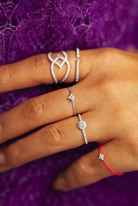 Ring with 0.056ct Round Diamond in White Gold Prong Setting - Redline - 0++