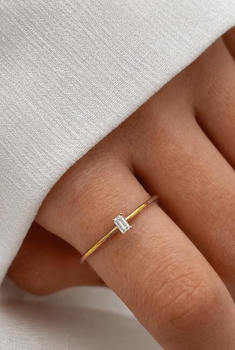 Ring with 0.10ct Princess Diamond in Yellow Gold Prong Setting - Redline - 0++