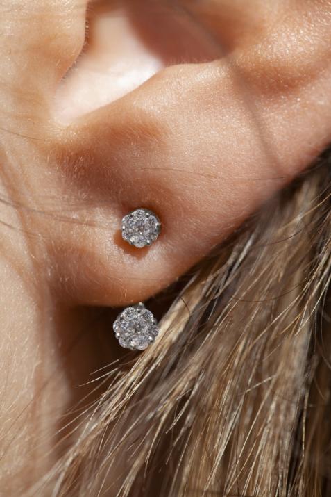 Earrings with 0.10ct Round Diamond in White Gold Cluster Setting - Redline - 0++