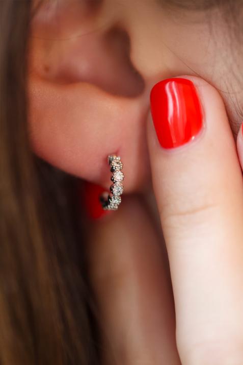 Earrings with 0.168ct Round Diamond in Yellow Gold Prong Setting - Redline - 0++