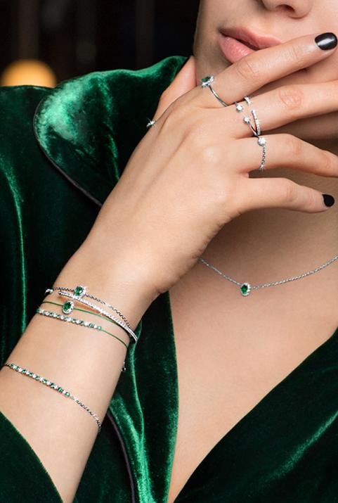 Chain Bracelet For Women with 0.06ct Oval Diamond and Emeraldin White Gold Prong Setting - Redline - 0++