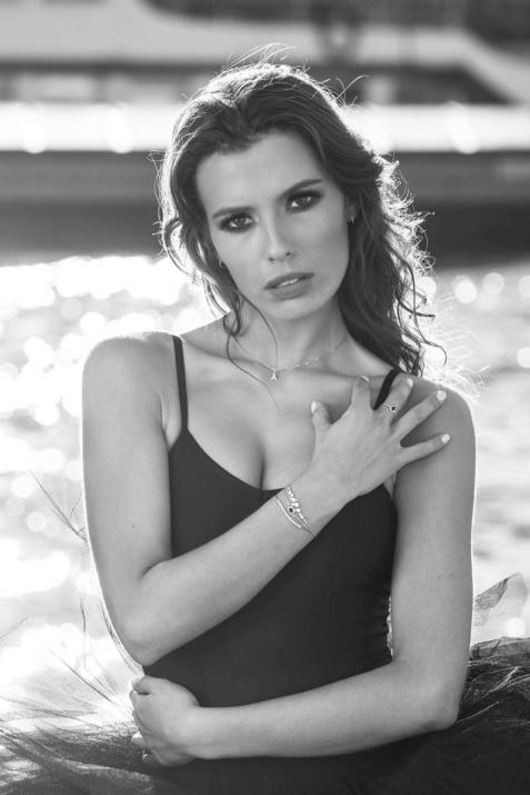 Chain Necklace For Women with 0.05ct Round Diamond in Yellow Gold Pavé Setting - Redline - 0++