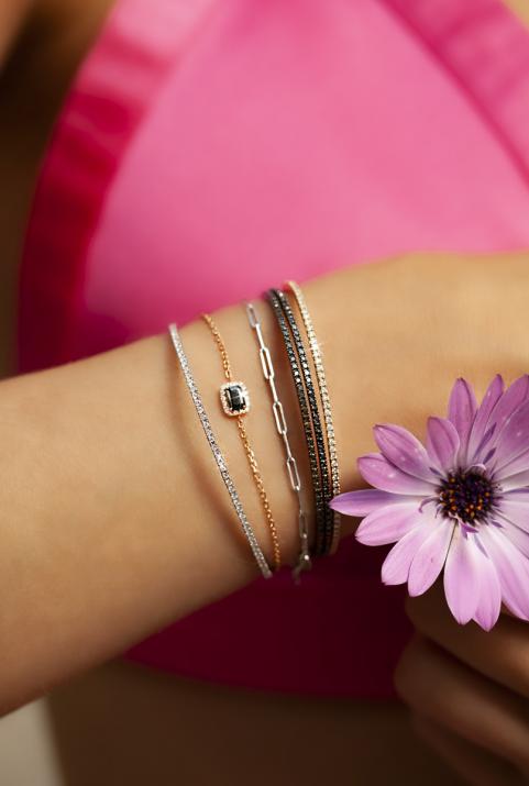 Bangle Bracelet with 0.91ct Round Black Diamond in Yellow Gold Prong Setting - Redline - 0++