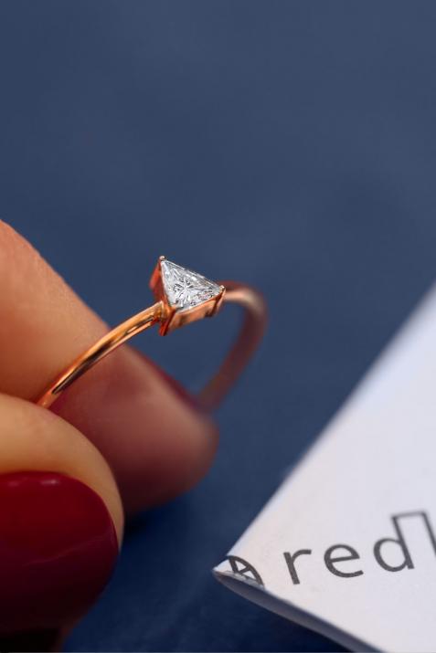 Ring with 0.10ct Trillion Diamond in Rose Gold Prong Setting - Redline - 0++
