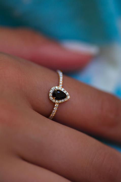 Ring with 0.16ct Pear Diamond in Rose Gold Prong Setting - Redline - 0++