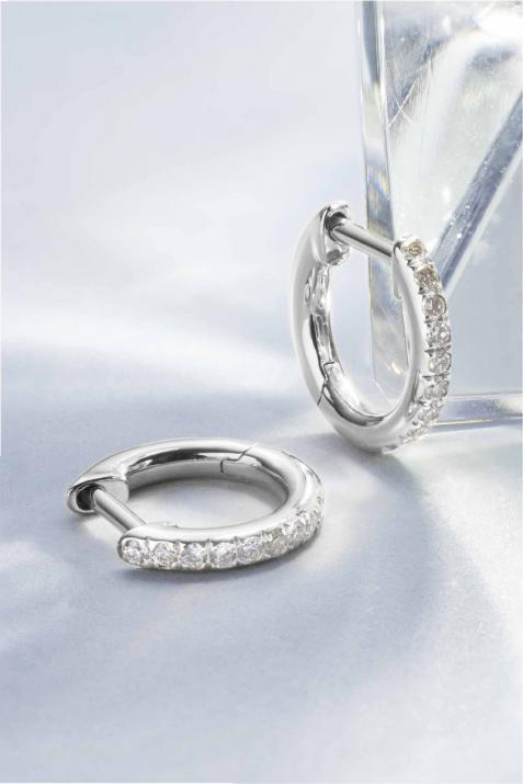 Earrings with 0.096ct Round Diamond in White Gold Bezel Setting - Redline - 0++