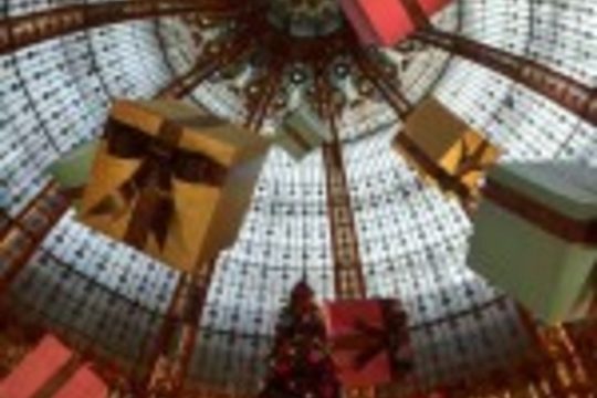 Une pluie de diamants s'abat aux galeries Lafayette Haussmann