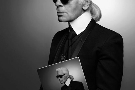 Redline présente l'exposition "Karl Lagerfeld, A Visual Journey"