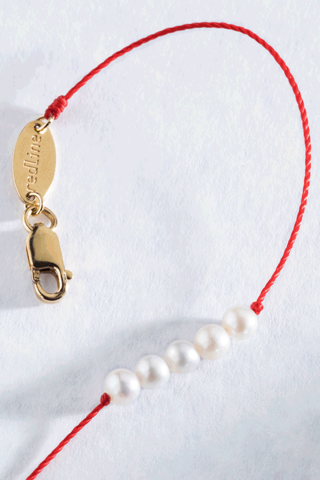 Алая энергия: Радость коллекции с нашими украшениями