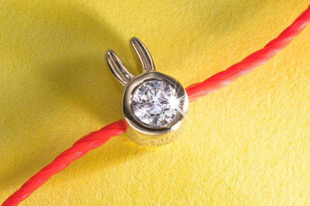 Маленькие золотые символы